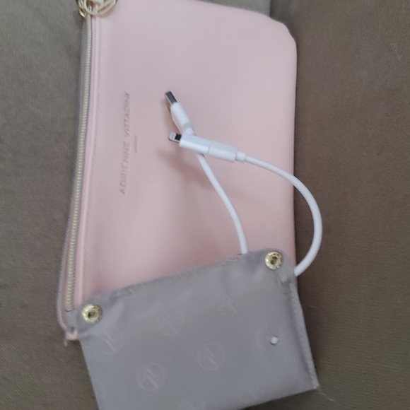 NWT ADRIENNE VITTADINI charging wristlet - Picture 2 of 5